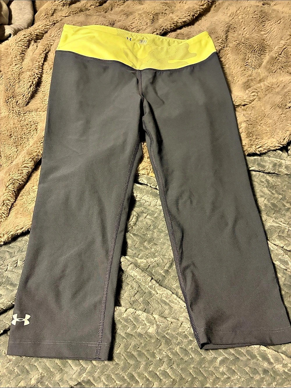 Under Armour Athletic Leggings in Gray & Yellow Small